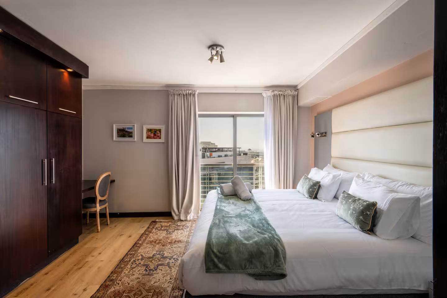 Stunning Foreshore 2 bedroom, 2 bathroom Apartment property view